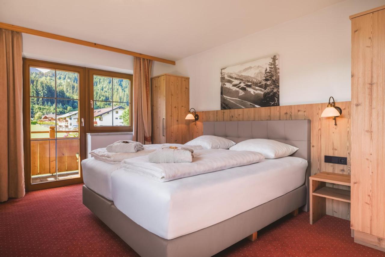 Loipenstubn Hotel Brixen im Thale Exterior photo