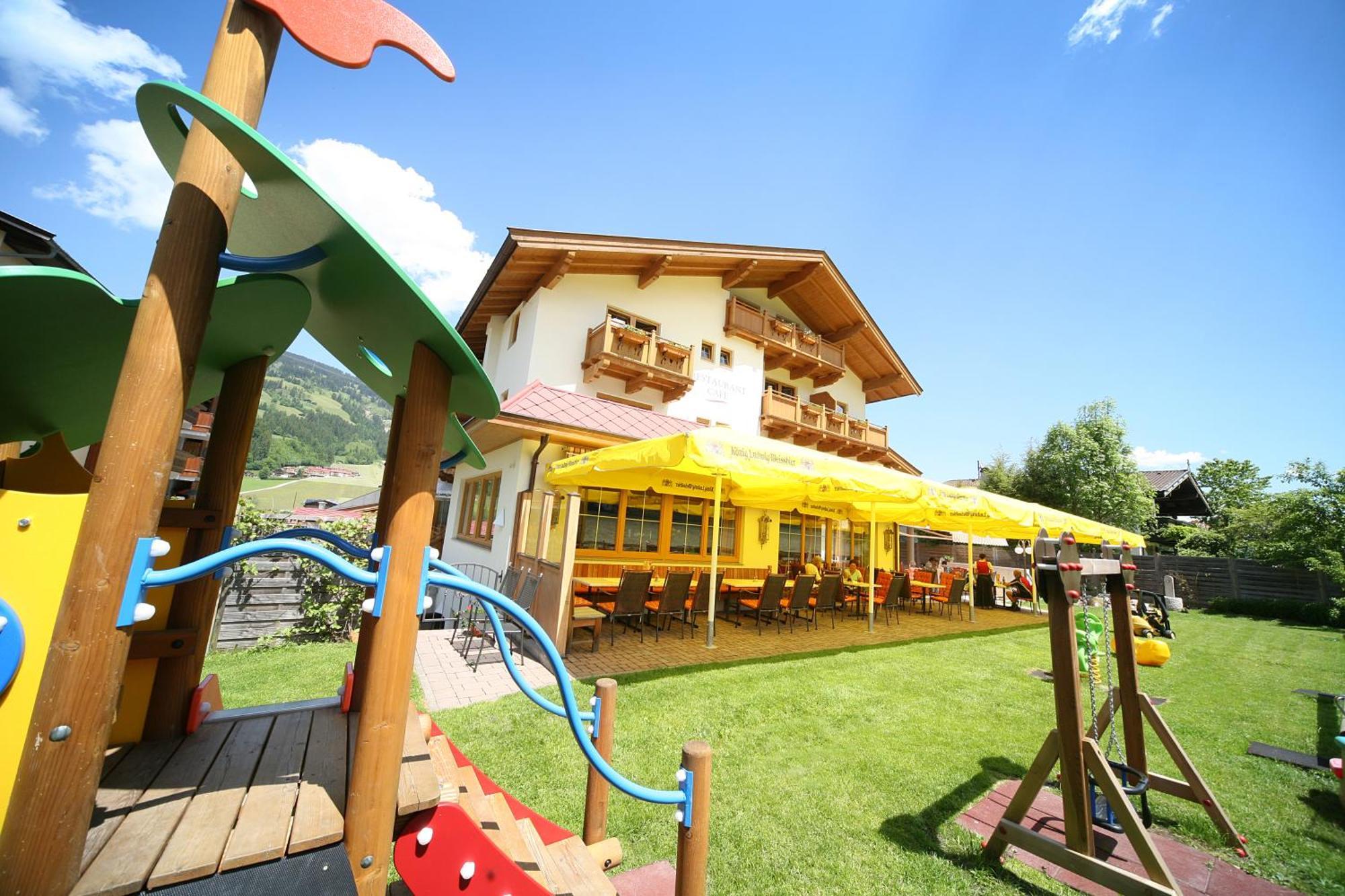 Loipenstubn Hotel Brixen im Thale Exterior photo